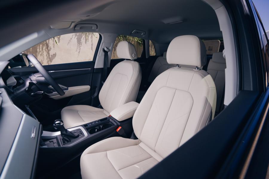 Интерьер Audi Q3 35 TFSI Launch Edition 2019 года  (AU) (фото 3 из 32)